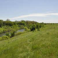 У реки.