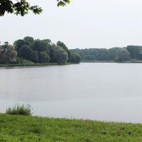 Пруд в Несвижском замке :: Любовь ***