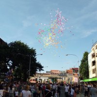 Шары взлетают в небо