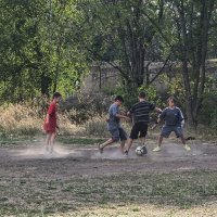Из серии Босоногое детство.Игра в футбол