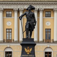 Павел, Павел- Гамлет русский... Блеск причудливой игры. Все ль готово в кресле узком Для парадов и м