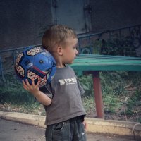 Из серии Босоногое детство Любимый мяч :: Мариша Тим