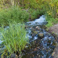 Небольшой водопад