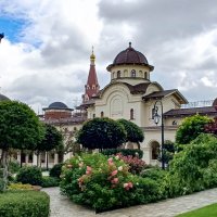 Часть архитектурного комплекса монастыря :: Любовь Сахарова Часть архитектурного комплекса монастыря :: Любовь Сахарова