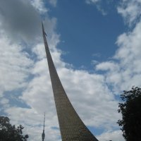 Покорителям Космоса
