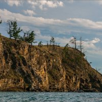 Крутые склоны острова Ольхон