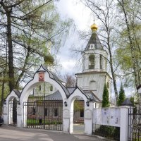 Храм Ризоположения в Леонове