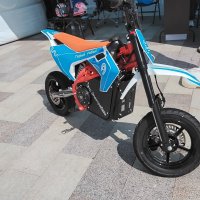 Голубой мотоцикл