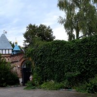 Монастырское подворье.