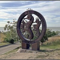 Ейск. Скульптура «Морские коньки» :: Ольга Довженко Ейск. Скульптура «Морские коньки» :: Ольга Довженко