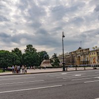 По Петербургу