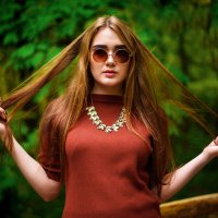 Девушка в лесу