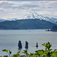 Камчатка. Авачинская бухта, скалы «Три Брата»