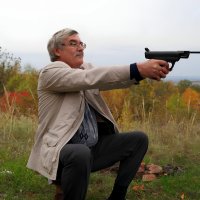 Доьрым словом и пистолетом можно сделать больше, чем одним добрым словом..:-)