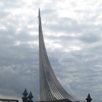 Монумент "Покорителям Космоса" у ВДНХ :: Дмитрий Никитин Монумент "Покорителям Космоса" у ВДНХ :: Дмитрий Никитин