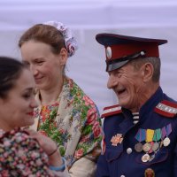 Засмущал.