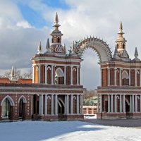Каменная галерея (галерея "с зубастой" аркой)