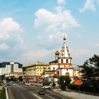 Иркутск, ул. Нижняя Набережная с видом на Собор Богоявления Господня