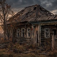 Старинный, заброшенный дом :: Сергей Винтовкин