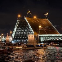В бликах Нева от моста разведённого :: Ирэн В бликах Нева от моста разведённого :: Ирэн