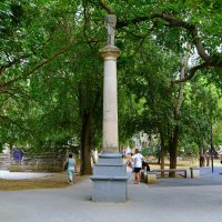 Феодосия. Колонна Гебы в античном городке Комсомольского парка.