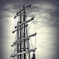 Из-за острова на стрежень