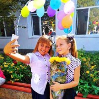 СЕЛФИ   У   ШКОЛЫ
