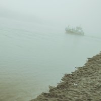 И корабль плывёт...