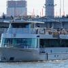 Теплоход с заграничным названием на Москве-реке :: Валерий Судачок