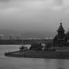 От куполов до мостов: узнаваемый силуэт Красноярска в чёрно‑белой гамме. :: Вадим Басов