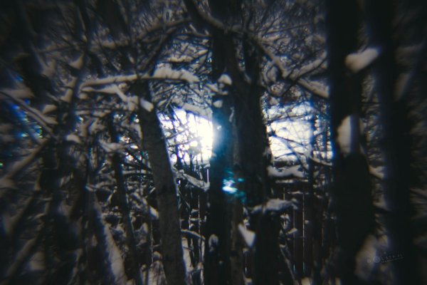 Оптический эксперимент в ночном городе Железнодорожный