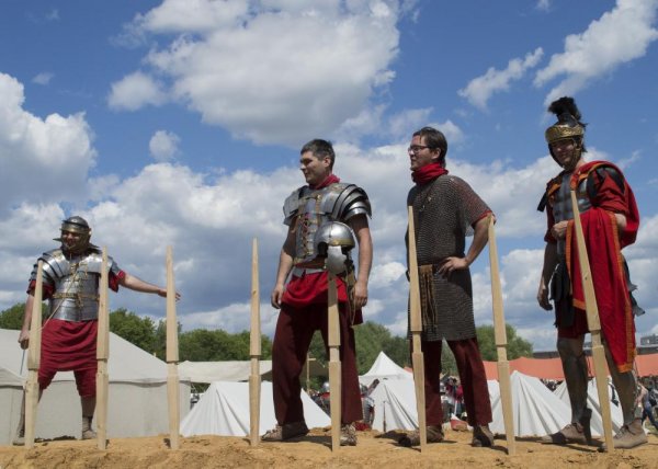 Защитные сооружения римского лагеря Защитные сооружения римского лагеря