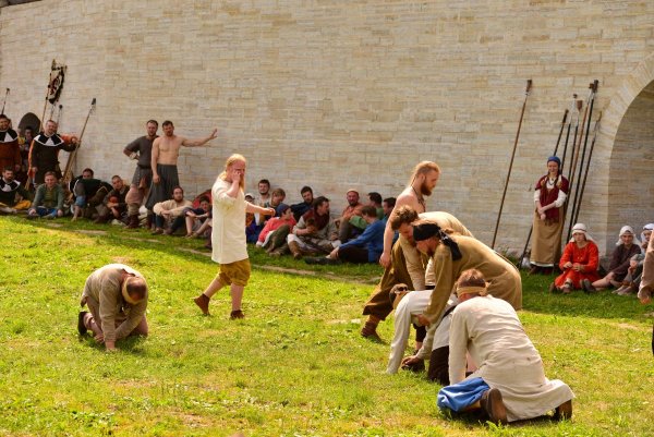 забава седьмая - "слепые нищие и поросенок"