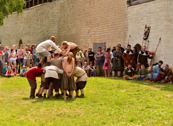 ну это почти всем известная игра - "слоники" :)))