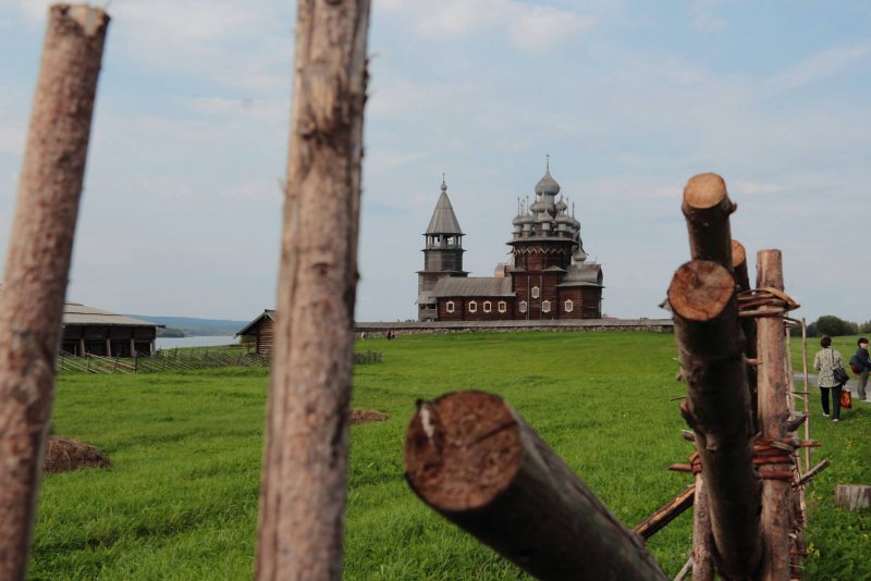 Лариса Гавловская‎