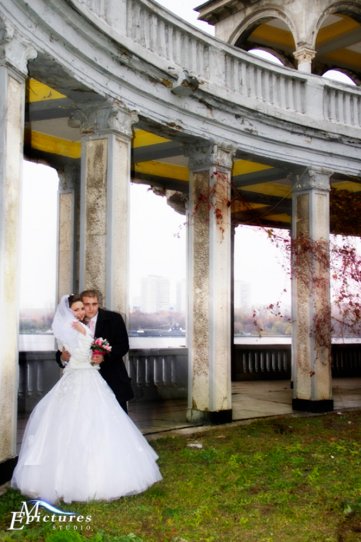 жених и невеста греются жених и невеста греются