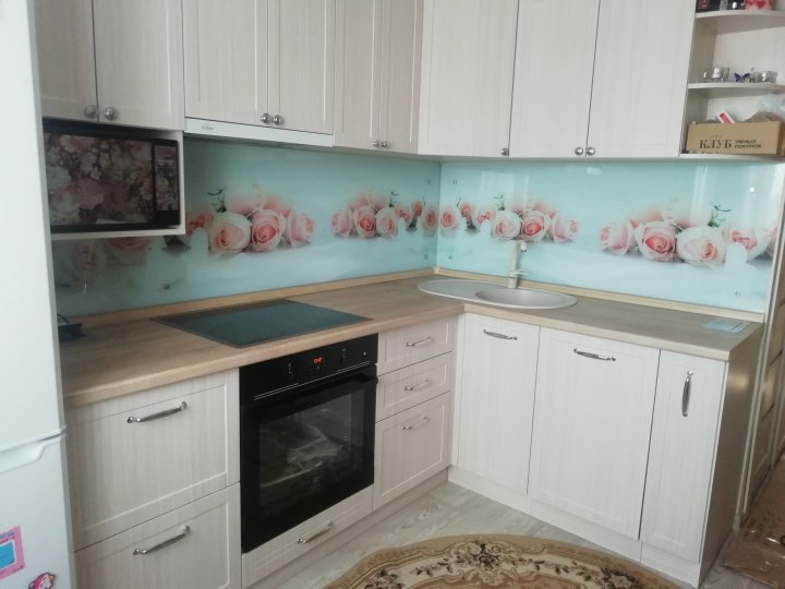 Светлая кухню