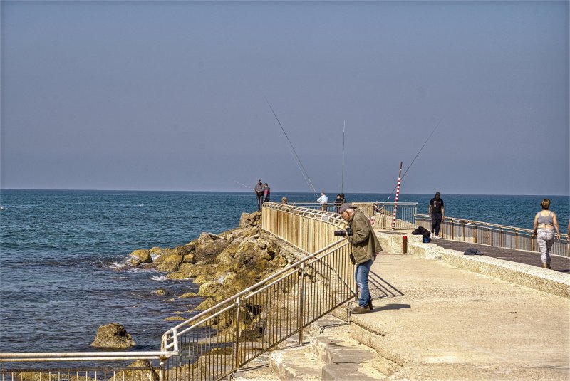 Израиль , Пляж Бат-Галим ,  Рыбаки  Хайфа ,2025г средиземное море ,