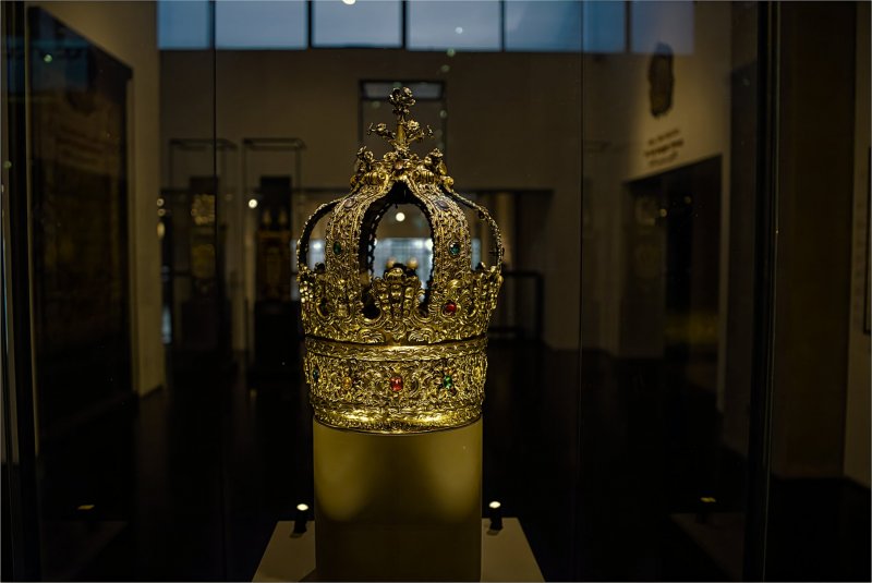 КОРОНА КОРОНА