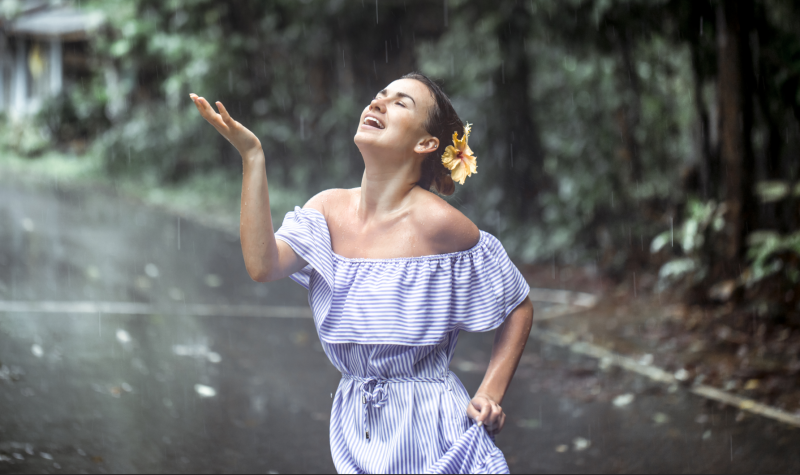 Идеи для летней фотосессии на природе или в городе в 2025 - №29