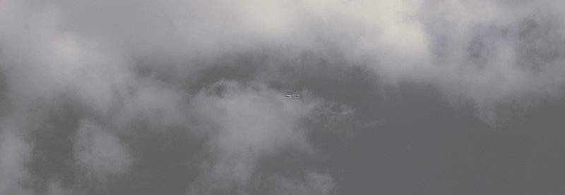 В небе самолёт