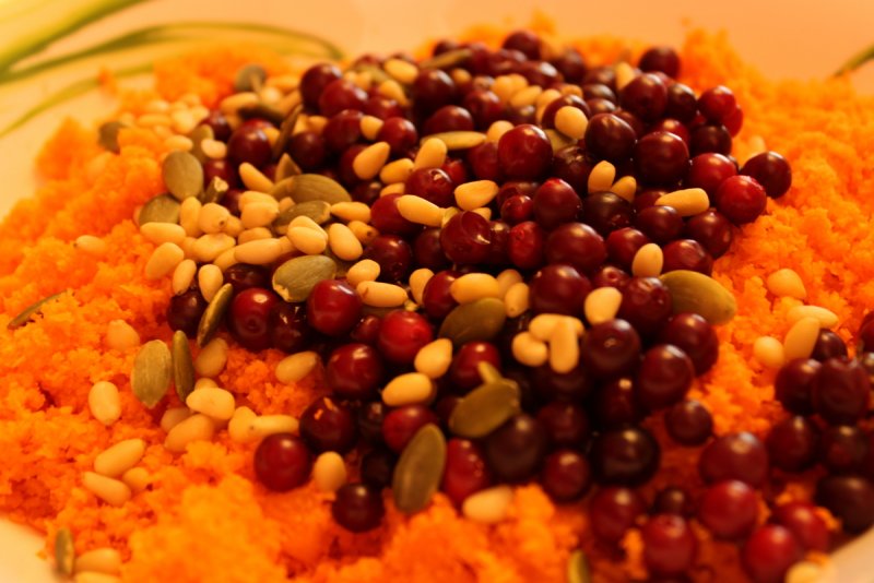 Фото 4 / ягоды на тертой моркови - иной ракурс