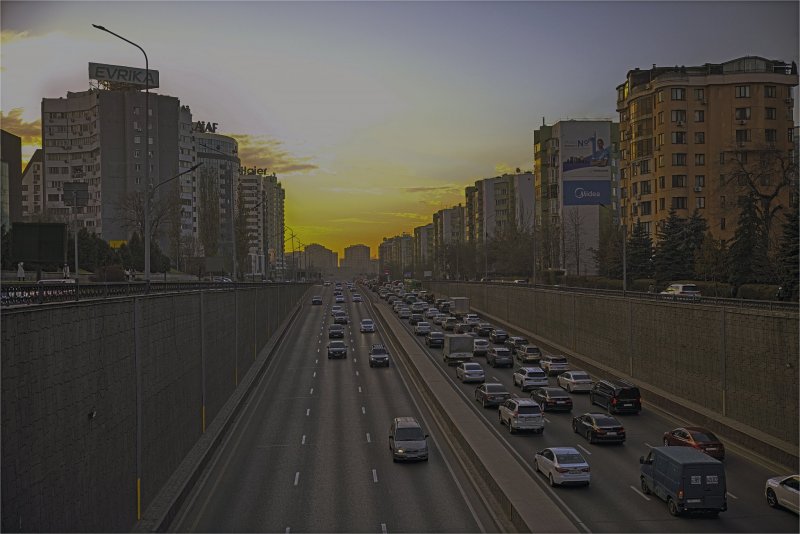 Вечерний город